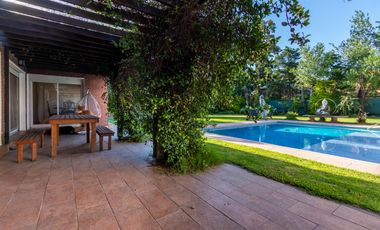 VENTA CASA 4 DORMITORIOS PILETA QUINCHO EN FISHERTON