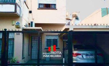Casa 3 ambientes en venta en Bernal Oeste