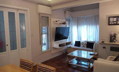 Casa 3 ambientes en venta en Bernal Oeste