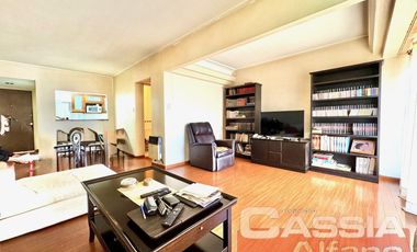 DEPARTAMENTO 3 AMBIENTES AL FRENTE SUPER AMPLIO 2 BAÑOS Y BALCON CORRIDO