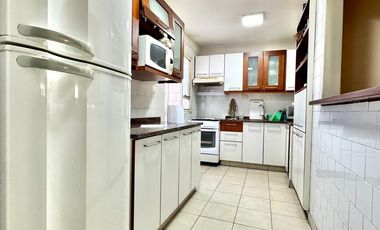 DEPARTAMENTO 3 AMBIENTES AL FRENTE SUPER AMPLIO 2 BAÑOS Y BALCON CORRIDO