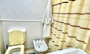 DEPARTAMENTO 3 AMBIENTES AL FRENTE SUPER AMPLIO 2 BAÑOS Y BALCON CORRIDO