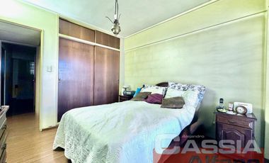 DEPARTAMENTO 3 AMBIENTES AL FRENTE SUPER AMPLIO 2 BAÑOS Y BALCON CORRIDO