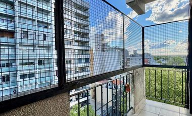 DEPARTAMENTO 3 AMBIENTES AL FRENTE SUPER AMPLIO 2 BAÑOS Y BALCON CORRIDO