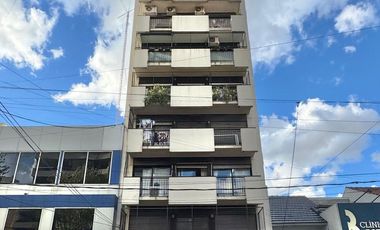 DEPARTAMENTO 3 AMBIENTES AL FRENTE SUPER AMPLIO 2 BAÑOS Y BALCON CORRIDO