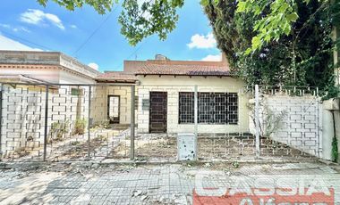 CASA 4 AMBIENTES EN BARRIO RESIDENCIAL CON JARDÍN Y PATIO,  LOTE 158M2, 8 X 19