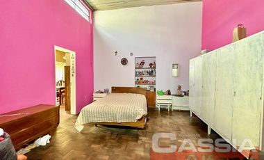 CASA 4 AMBIENTES EN BARRIO RESIDENCIAL CON JARDÍN Y PATIO,  LOTE 158M2, 8 X 19