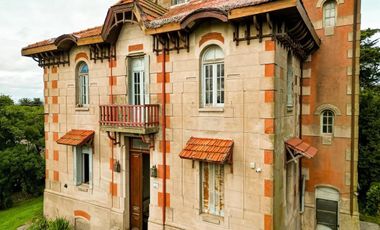 Casa en venta - 8 Dormitorios 4 Baños - 2.920Mts2 - Quequén, Necochea