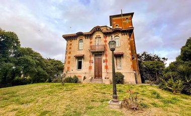 Casa en venta - 8 Dormitorios 4 Baños - 2.920Mts2 - Quequén, Necochea