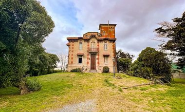 Casa en venta - 8 Dormitorios 4 Baños - 2.920Mts2 - Quequén, Necochea