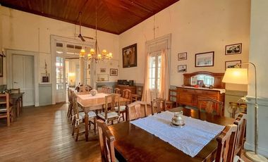 Casa en venta - 8 Dormitorios 4 Baños - 2.920Mts2 - Quequén, Necochea