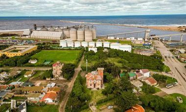 Casa en venta - 8 Dormitorios 4 Baños - 2.920Mts2 - Quequén, Necochea