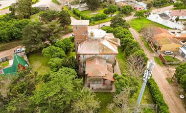 Casa en venta - 8 Dormitorios 4 Baños - 2.920Mts2 - Quequén, Necochea