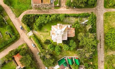 Casa en venta - 8 Dormitorios 4 Baños - 2.920Mts2 - Quequén, Necochea