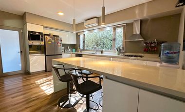 VENTA | PERMUTA - Casa 4 Dormitorios y Comodín - Funes Hills San Marino.