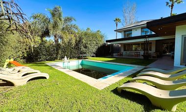 VENTA | PERMUTA - Casa 4 Dormitorios y Comodín - Funes Hills San Marino.