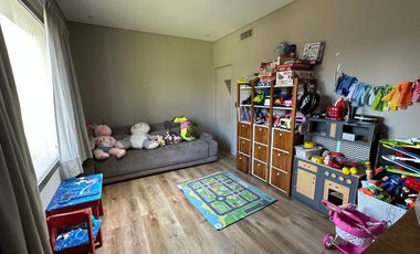 VENTA | PERMUTA - Casa 4 Dormitorios y Comodín - Funes Hills San Marino.