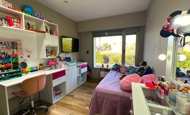 VENTA | PERMUTA - Casa 4 Dormitorios y Comodín - Funes Hills San Marino.