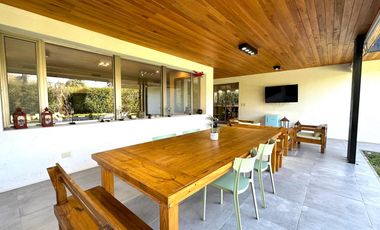 VENTA | PERMUTA - Casa 4 Dormitorios y Comodín - Funes Hills San Marino.