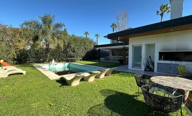 VENTA | PERMUTA - Casa 4 Dormitorios y Comodín - Funes Hills San Marino.