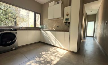 VENTA | PERMUTA - Casa 4 Dormitorios y Comodín - Funes Hills San Marino.