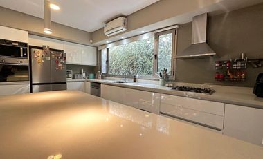 VENTA | PERMUTA - Casa 4 Dormitorios y Comodín - Funes Hills San Marino.