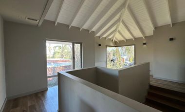 VENTA | PERMUTA - Casa 4 Dormitorios y Comodín - Funes Hills San Marino.