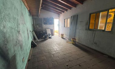 Casa Venta 3 Ambientes c/ departamento Merlo