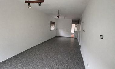 Casa Venta 3 Ambientes c/ departamento Merlo
