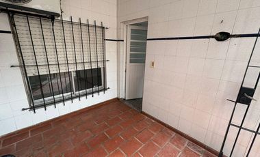 Casa Venta 3 Ambientes c/ departamento Merlo