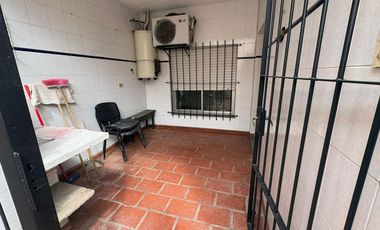 Casa Venta 3 Ambientes c/ departamento Merlo