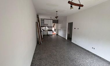Casa Venta 3 Ambientes c/ departamento Merlo
