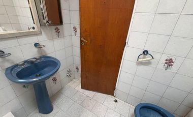 Casa Venta 3 Ambientes c/ departamento Merlo