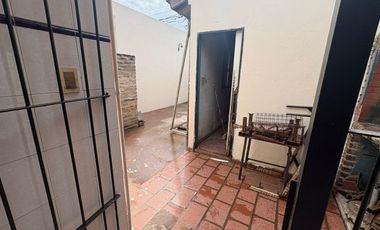 Casa Venta 3 Ambientes c/ departamento Merlo