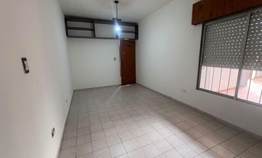 Casa Venta 3 Ambientes c/ departamento Merlo