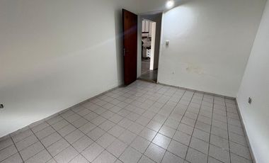 Casa Venta 3 Ambientes c/ departamento Merlo