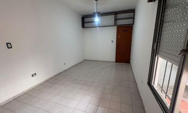Casa Venta 3 Ambientes c/ departamento Merlo
