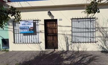 Casa Venta 3 Ambientes c/ departamento Merlo
