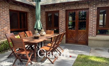 Casa en Alquiler Temporario en Pinamar con Experiencia Artística