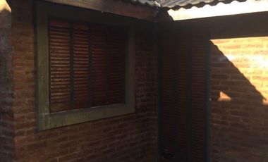 Casa en venta - 5 Dormitorios 3 Baños - Cochera - Local - 400Mts2 - Zárate