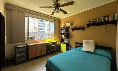 Apartamento de 3 habitaciones en Venta. Barrio RIOMAR