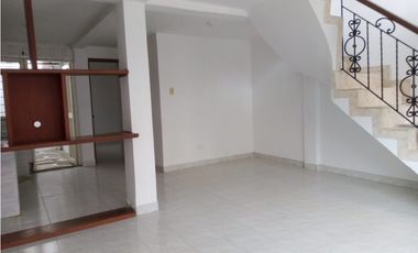 SE RENTA CASA DUPLEX EN EL BARRIO PADRE VALENCIA