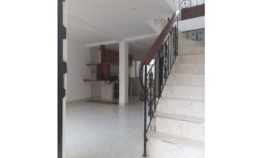 SE RENTA CASA DUPLEX EN EL BARRIO PADRE VALENCIA