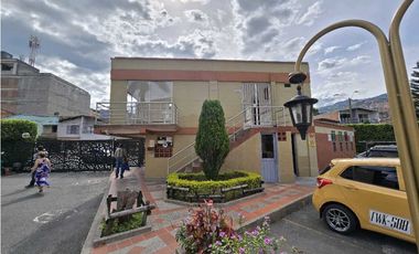 Vendo en Santa Lucia cerca a estacion Metro