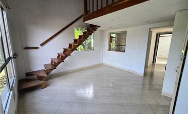 Vendo en Santa Lucia cerca a estacion Metro