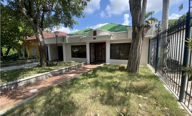 Casa comercial en arriendo Prado