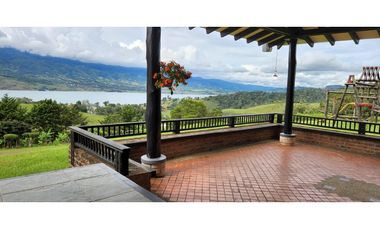 FINCA EN VENTA EN EL LAGO CALIMA
