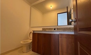 Aparta-oficina en Venta y Renta en El Poblado