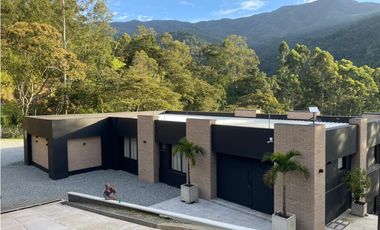 Casa en Arriendo en Envigado sector el Salado