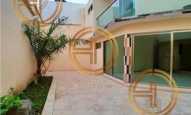 Casa en venta Calle 29 de Junio, Col. Graciano Sánchez Romo, Boca del Río, Veracruz muy cerca de Playa Los Delfines y El Morro